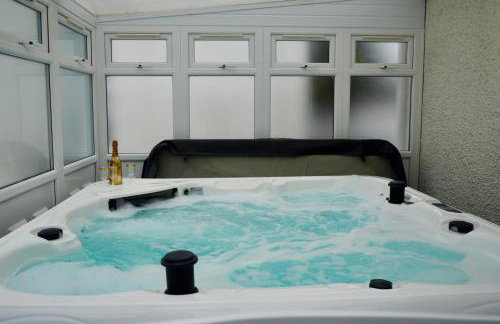 6BR House with Butler, Sauna & Hot Tub in Glasgow - Foto 9