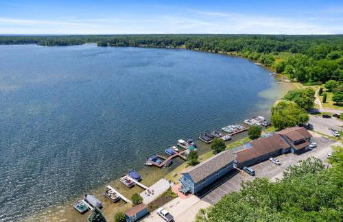 Cozy Suite w Stunning Lake Views at Fife Lake Lodge - Foto 32