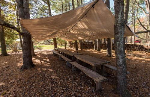 Gorgeous Fully Restored Caravan Nestled in the Trees Along Silver Lake for a Unique Vacation in Woodridge, New York - Foto 29