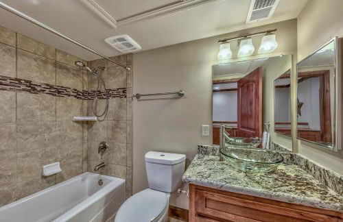 Tahoe Woods 101 at Stateline - Walk to Lake - Foto 21