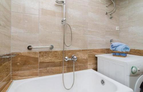 Villa Dalmatian Gem - Two-Bedroom Villa with Terrace and Swimming Pool - Photo 18