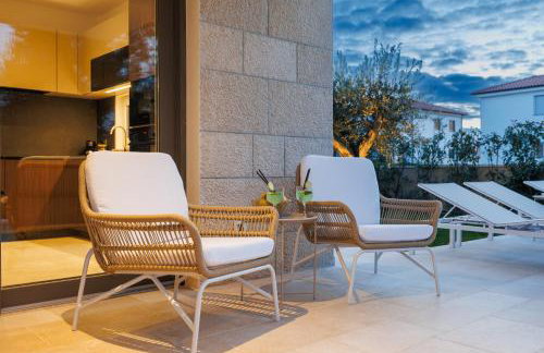 New 2026 Casa MARE Malinska with private heated pool - Foto 48