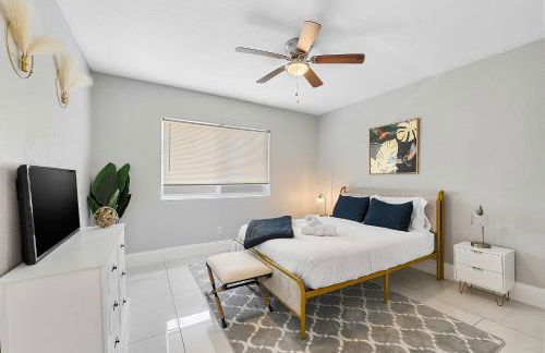 Modern 3 BR Villa Near Beach & FLL - Photo 10