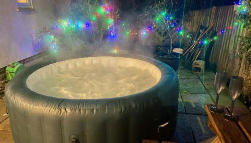 Large New Studio Apartment and Hot Tub - Private Hideaway in the Brecon Beacons - Foto 3