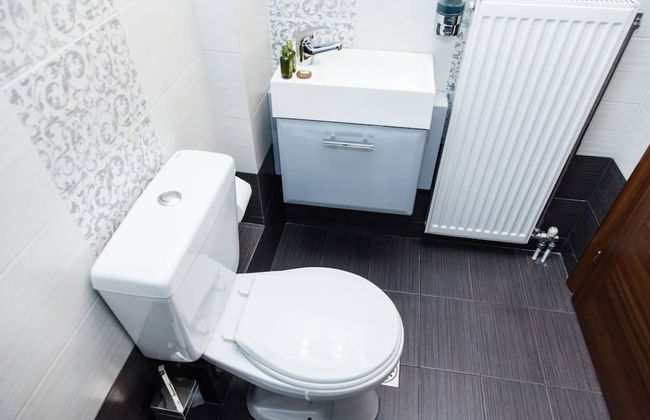 Elegant & Spacious Apt. with Sea View - Photo 7