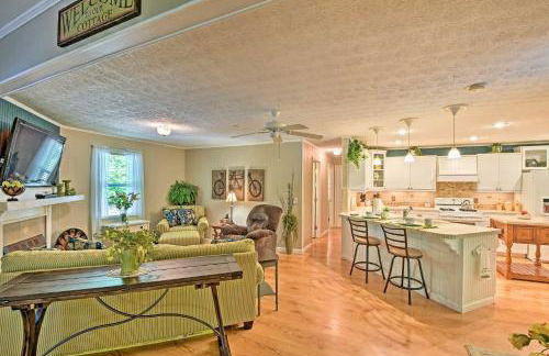 Nottely Lake Home with Hot Tub, Dock, Kayaks and Games - Foto 6