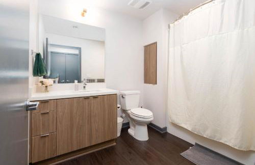 Lovely 3BR Apt With Balcony And Rooftop Pool Plus Views - Foto 13