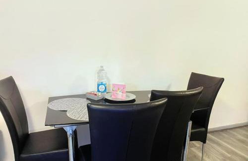 Lovely 3 Bed Ground Floor Apartment Near QE Hospital Harborne Birmingham New - Photo 54