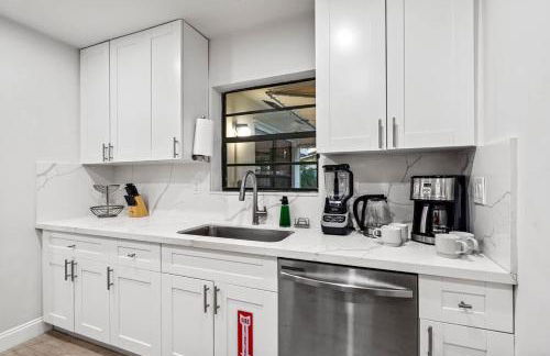 Tropical Getaway - Heated Pool & Patio Retreat - Foto 20