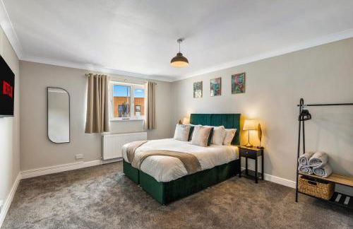 Stylish 5-Bedroom House, Accommodates 10, Fast Wi-Fi & Private Garden - Foto 13