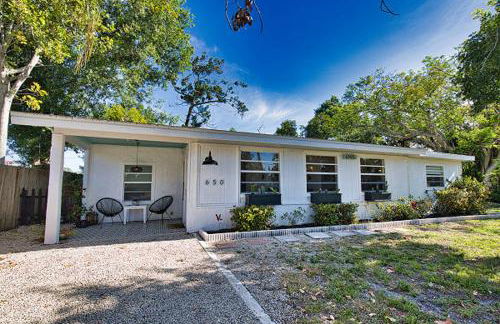 Pet Friendly & Firepit Minutes to Beach Sleeps 6 - Foto 5