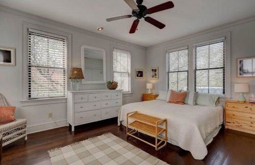 Elegant Sunlit Home with Private Rooftop Oasis - Foto 37