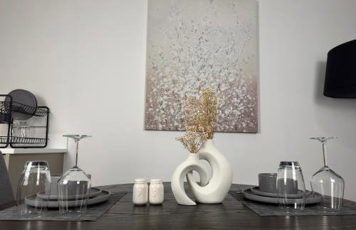 Cozy City Centre Apartment with Free Gym and Free Coffee - Photo 46