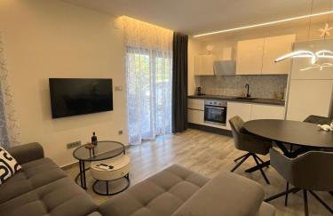 HelaMoni, New 5 Star 2 Person apartments with pool - Foto 56