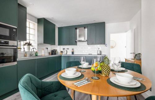 Luxury 2 Bedroom Apartment near London Bridge Sleeps 6 - Photo 2