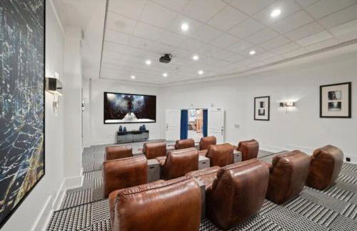 Luxury 1BR Resort Stay with WiFi, Pool, and Desk near Med Center and NRG - Foto 14