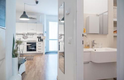 Charming Milanese Apartments - Photo 32