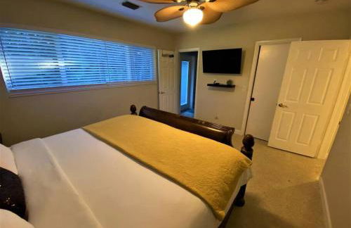 Deerfield Beach heated pool house - Photo 23