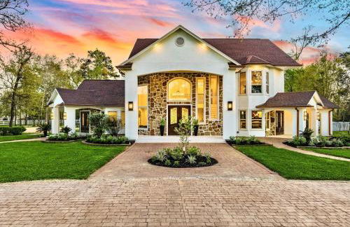 The LUX at West Event & Stay, Pool, Golf & Pickle - Foto 1