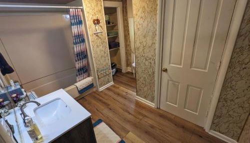 The Estate Loft in Downtown Milford - Foto 5, towels, Shower