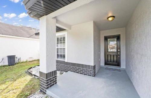 Retreat with Heated Pool in a Serene Community - Foto 33