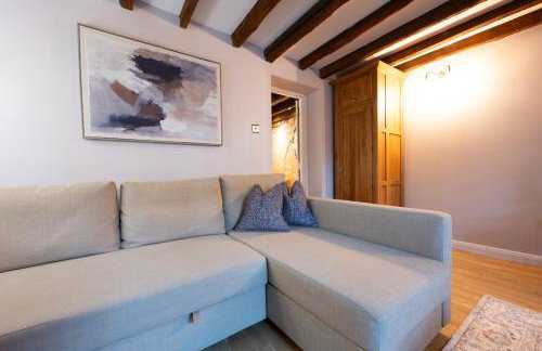 Charming 3BR Cottage Sleeps 8 - 15 Mins to Centre - Foto 18