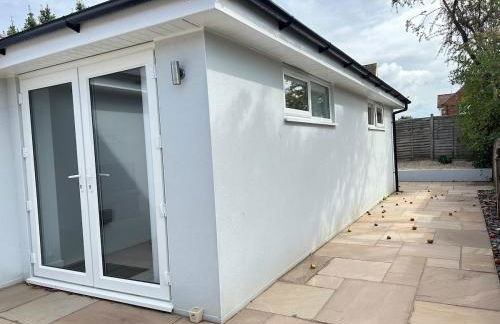 Private Garden Retreat 2BR Modern Comfort - Foto 8