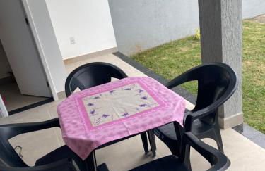 Suíte privativa aconchego a alguns passos da praia - Foto 8