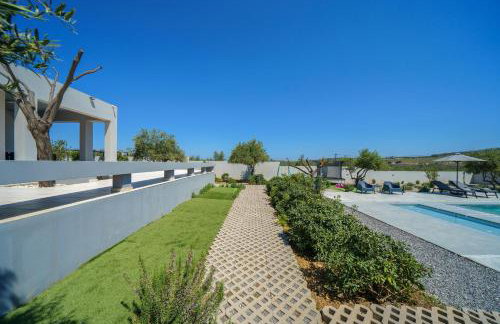 Nostra Terra Villa, 2-acre Secluded Nature Escape with Heated Pool, By ThinkVilla - Photo 23