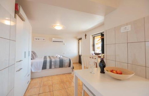 6 Bedroom Awesome Home In Prolozac - Foto 30