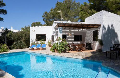 Villa en Cala Morell con piscina privada en el bosque - Foto 31