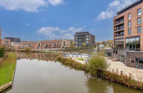 Penthouse Apartment - City Centre - Secure Parking, Balcony, Self-Check-In, Fast Wifi and Smart TV with Netflix by Yoko Property - Photo 35