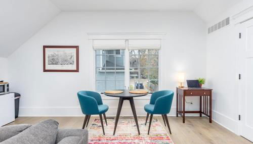 Modern Tudor Style Carriage House - Patio & grill - Foto 5