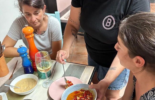 Cours de cuisine de tapas espagnoles avec musique live à la guitare - Photo 17