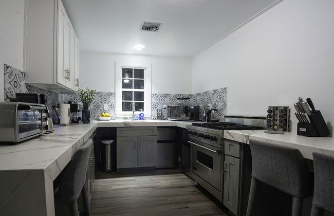 Amazing 4BR Celebrity Villa! Sleeps 8 by YouRent! - Foto 13