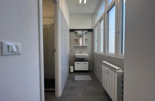 Cozy 1 Apartment - City Center Train Station - Photo 11