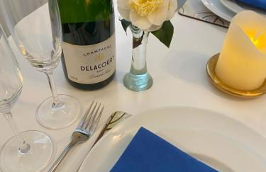 Little Trevio - seaside haven with parking and sea views - Photo 21