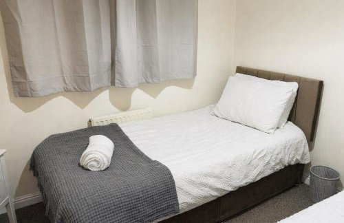 Manchester Stay Hub - 2BR with Free Parking, Near Airport & Attractions - Foto 6