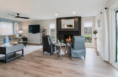 Lakefront Retreat with Views and Decks and Fire Pit - Foto 25
