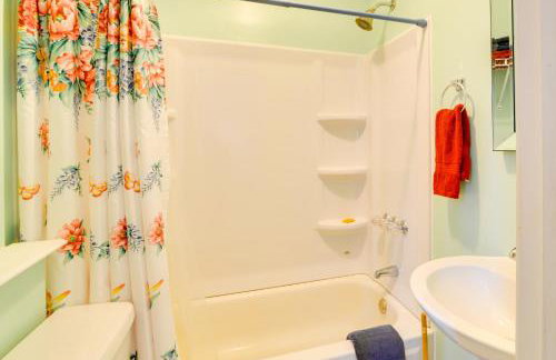 Mountain Retreat with Loft, Fire Pit, and Grill - Foto 15