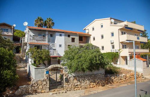 Apartments by the sea Milna, Vis - 8895 - Photo 2