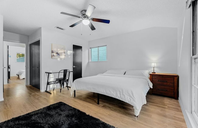 Quiet 3 Bedroom Home Walkable to Zilker Park - Photo 2