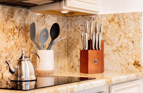 Tropical Backyard Paradise, Hot Tub, Fenced yard - Foto 12