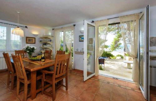 Deluxe Villa Sirena on the beach with Pool - Photo 16