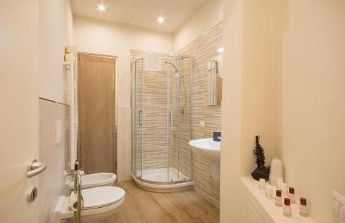 Regis Condo - Photo 14