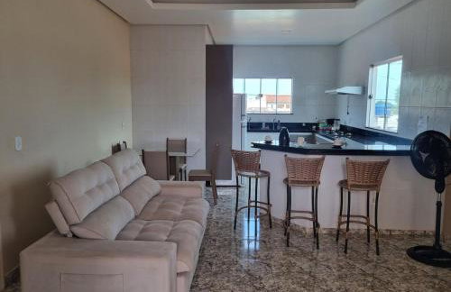 Casa espaçosa, Mobiliada e bem localizada - Foto 23