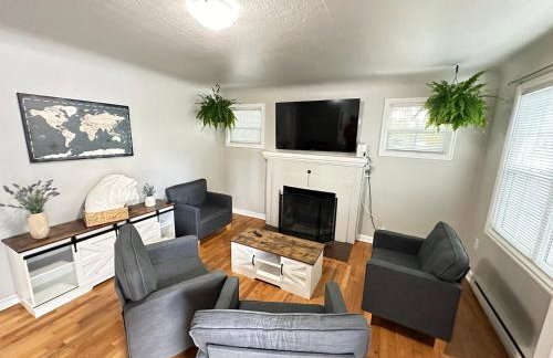 Charming 1930s Style Rustic Home - Photo 13