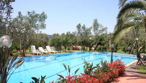 Charming Villa in Maida With Pool & Garden - Photo 3