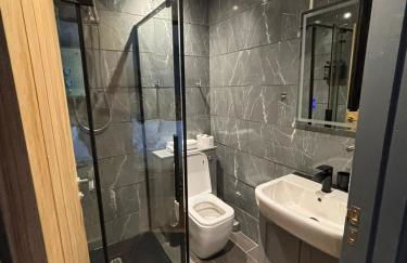 Luxurious, Unique & Elegant Cottage with Hot Tub - Foto 22