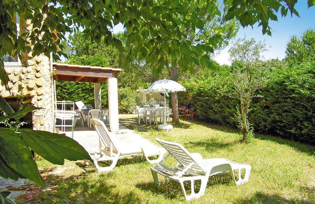 Villa in Vaison Near Mont Ventoux - Photo 1